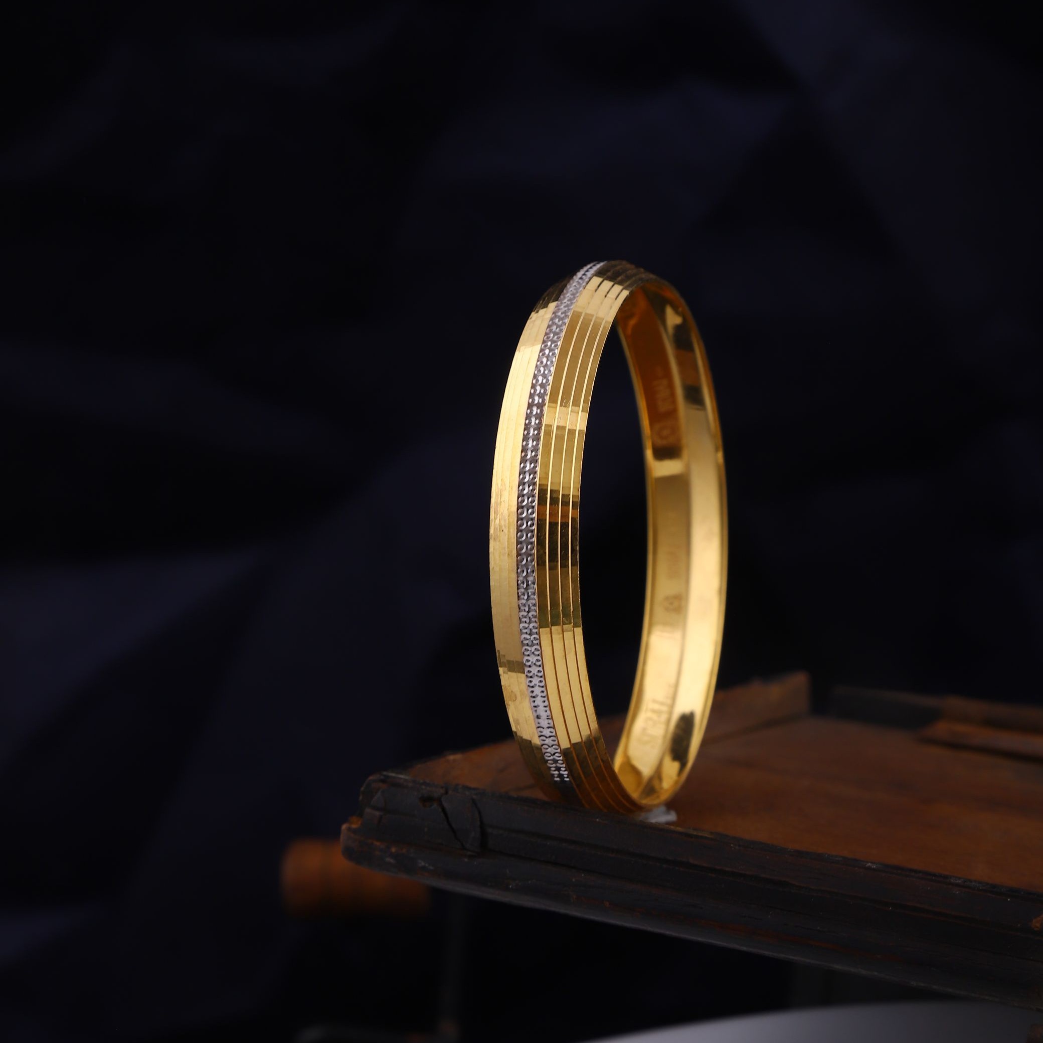 916 Gold Dazzling Kada