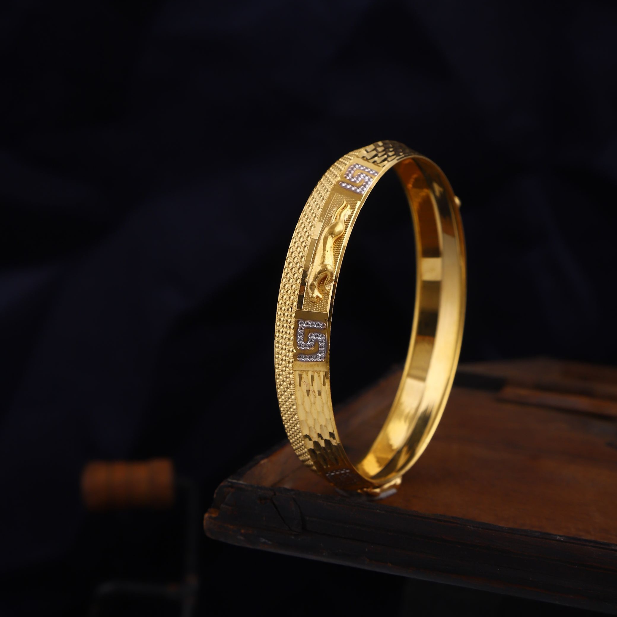 916 Gold Jaguar Design Kada