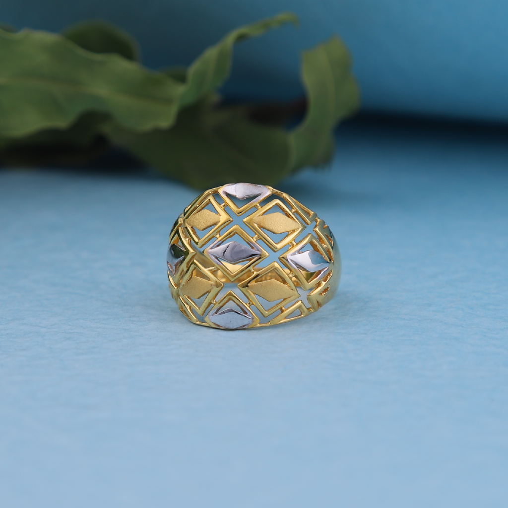 916 Gold ladies ring