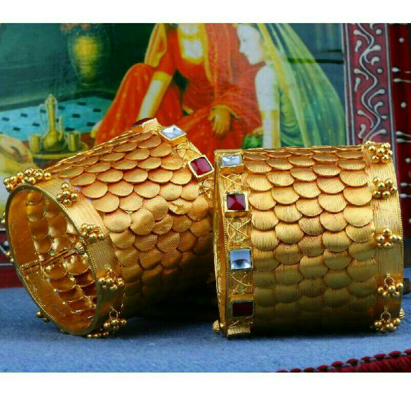 22K / 916 Gold Stone Antique Bangle