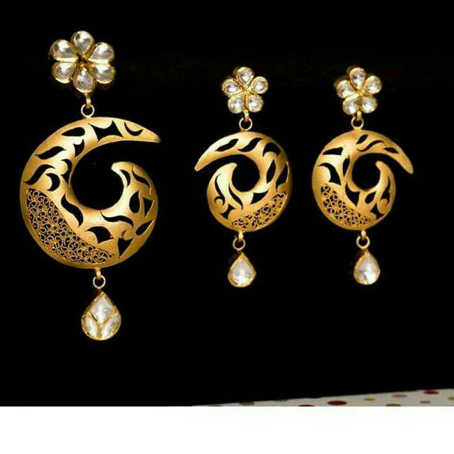 22K / 916 Gold Antique Single Naka Round Pendant Set