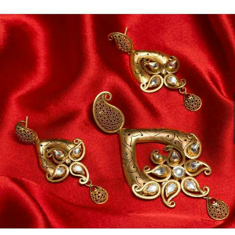 22K / 916 Gold Antique Jadtar Stunning Pendant Set