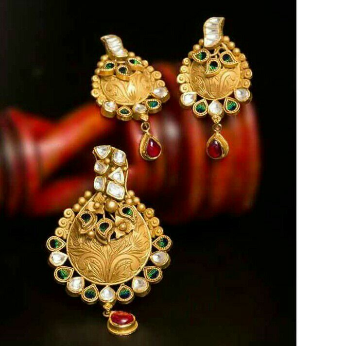 22K / 916 Gold Antique Pendant Set