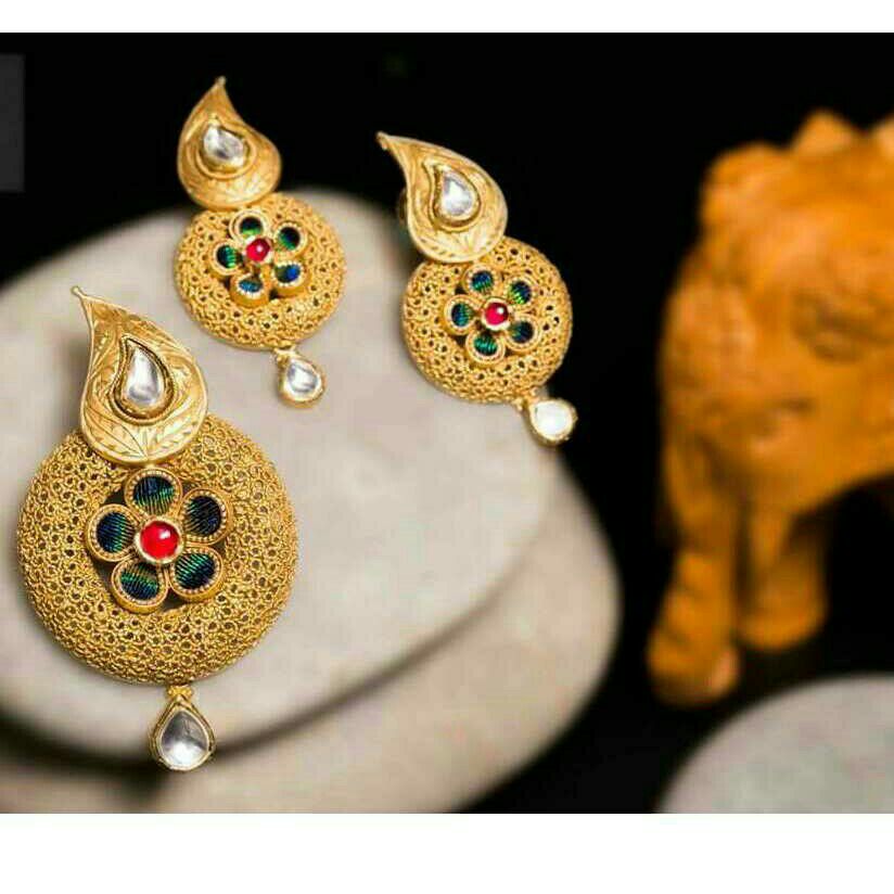 22K / 916 Gold Antique Pendant Set