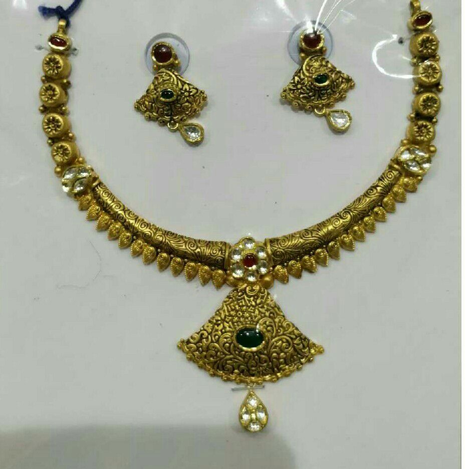 22K / 916 Gold Antique Jadtar Yellow Necklace Set