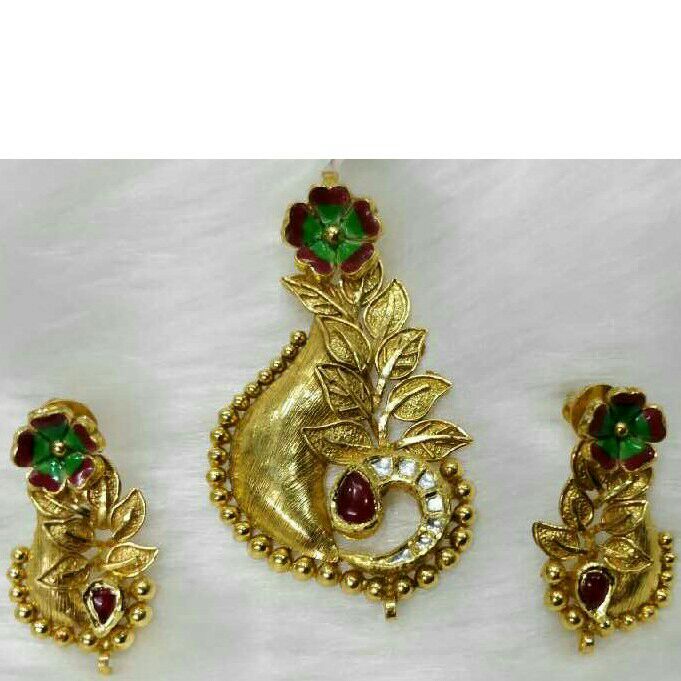 22K Gold Antique Single Leaf Naka Pendant Set