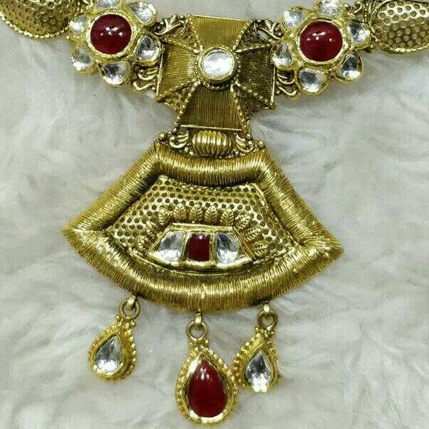 916 Yellow Gold Ladies Antique Jadtar Wedding Necklace Set - Image 2