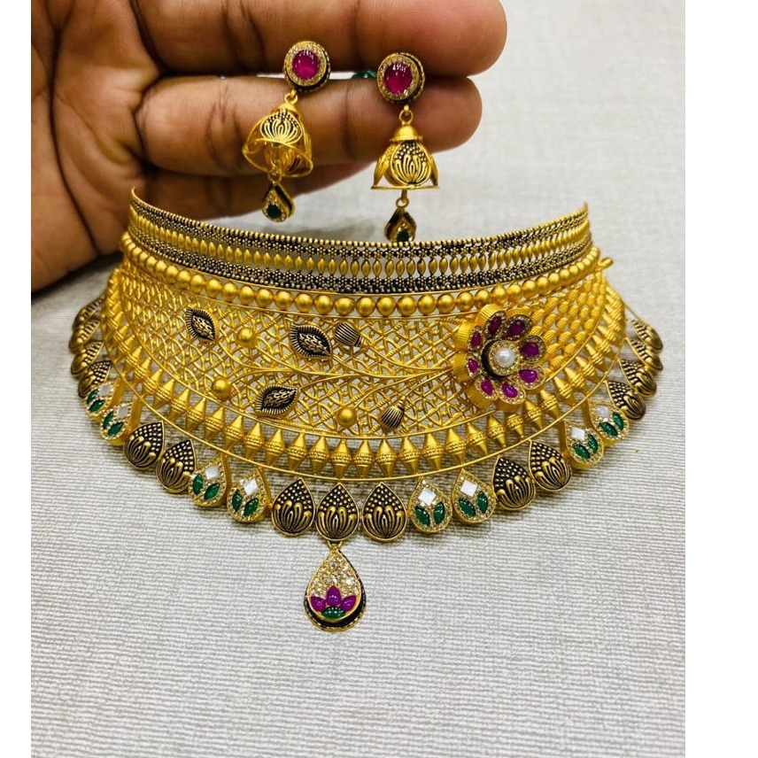 Gold choker Necklace set
