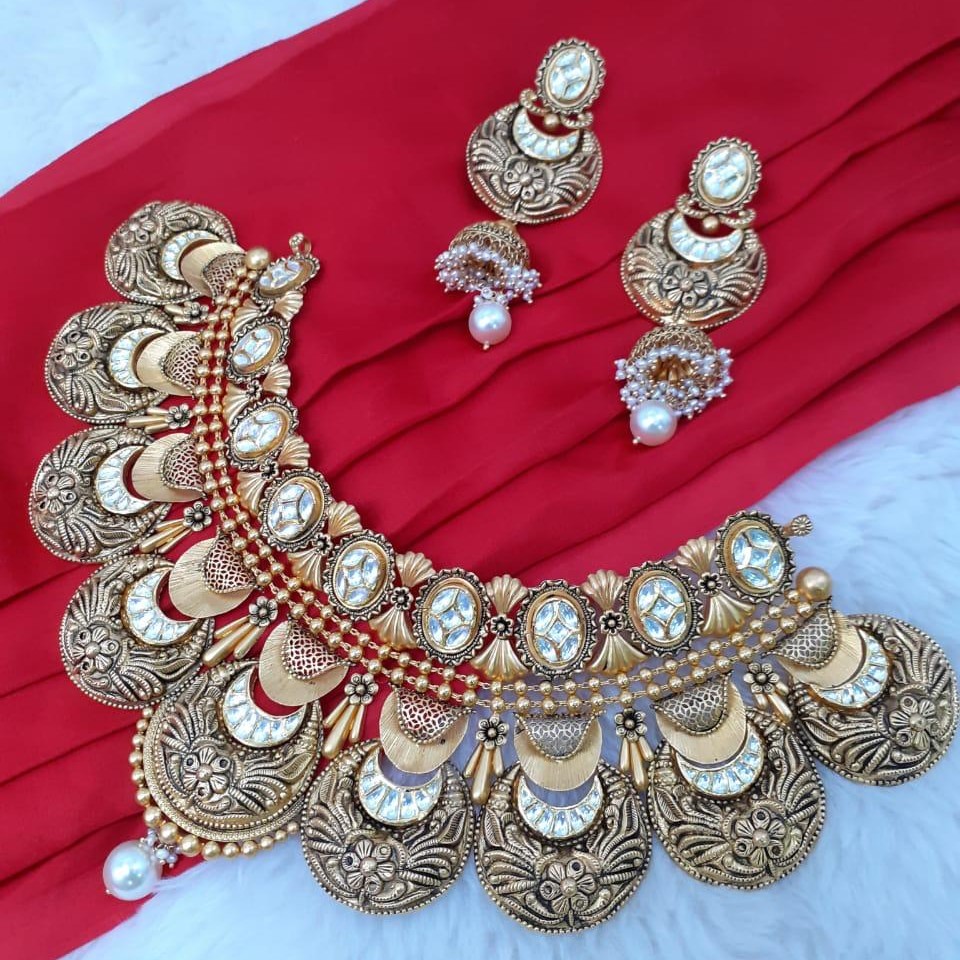 Gold antique necklace set