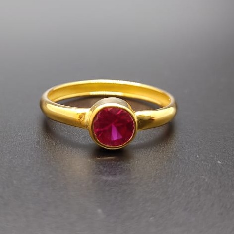 18 ct gold ring red round diamond