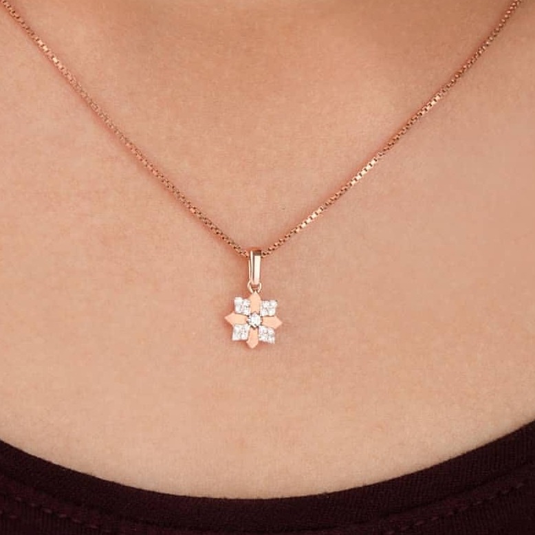 22CT. GOLD PENDENT SET FOR FLOWER SHAPE - Image 2