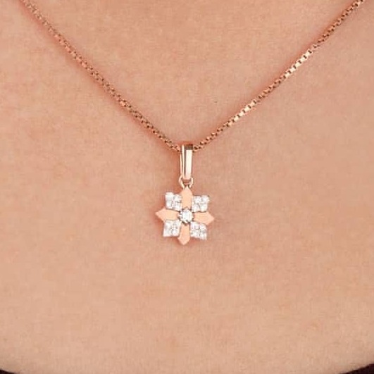 22CT. GOLD PENDENT SET FOR FLOWER SHAPE