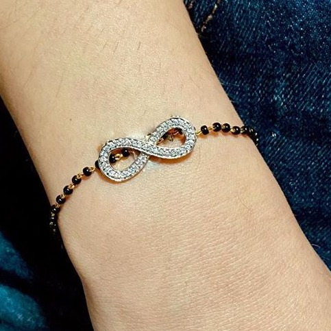 22CT.GOLD BRESLET WITH BLACK BEEDS