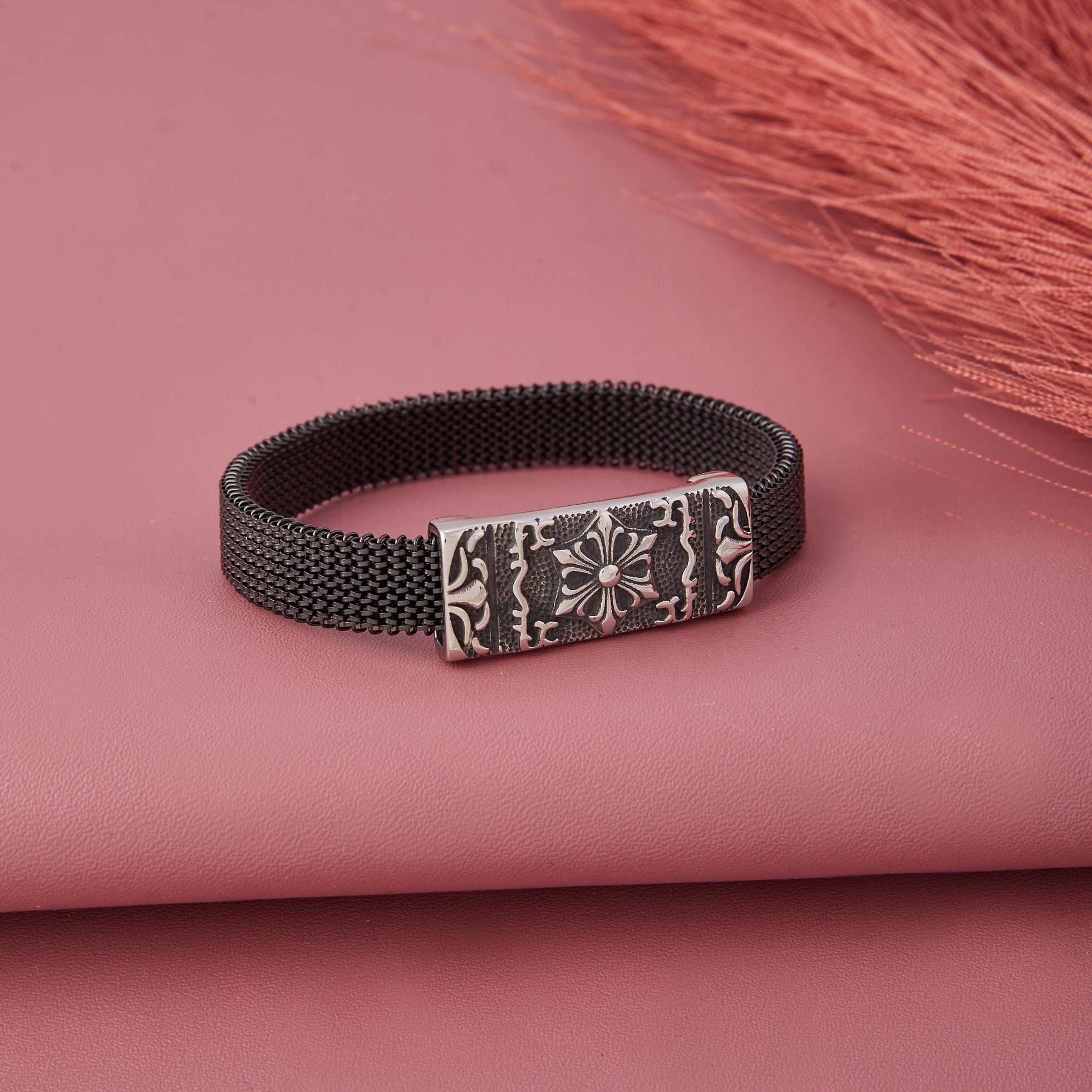 Floralis Noir Bracelet