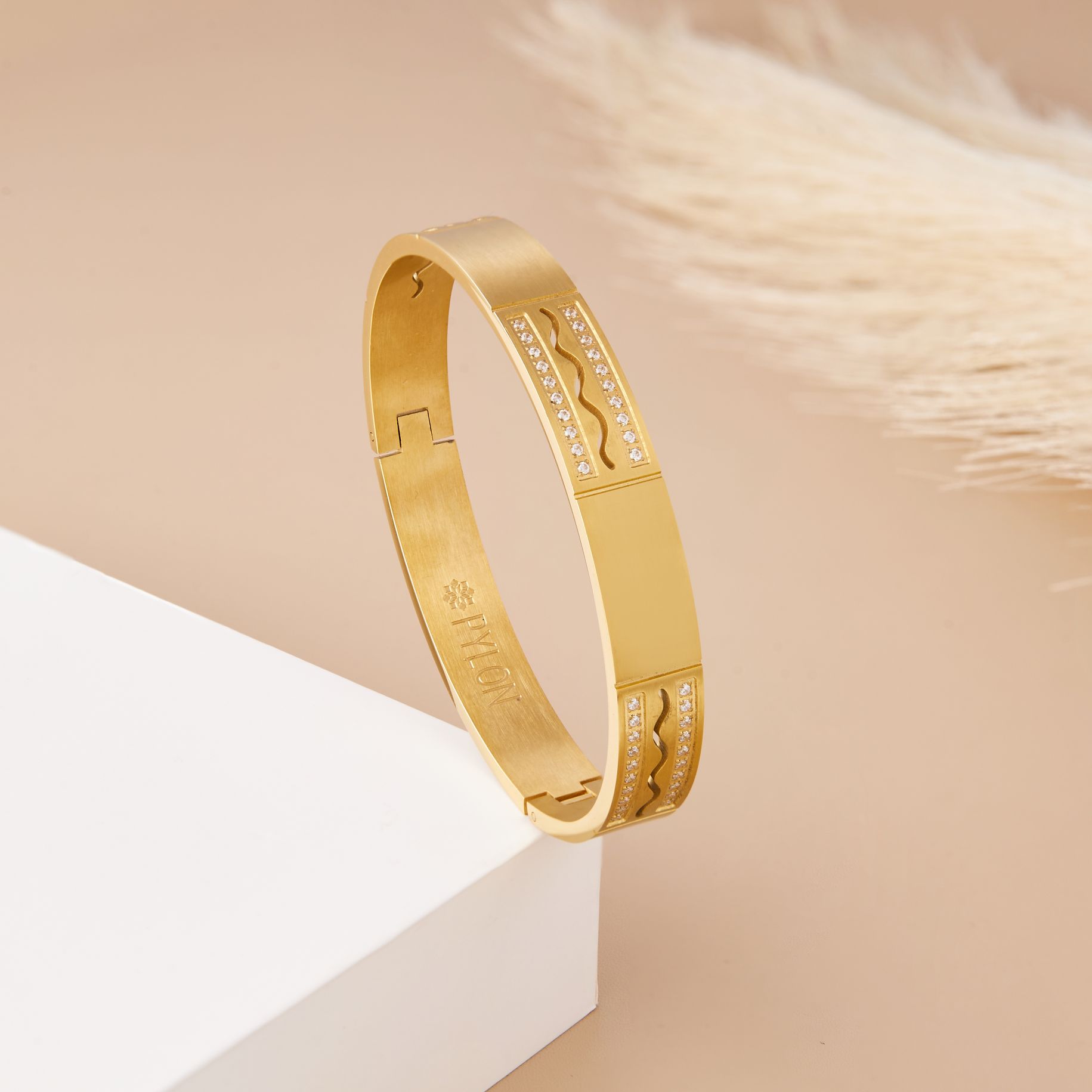 The Imperial Cuff in gold