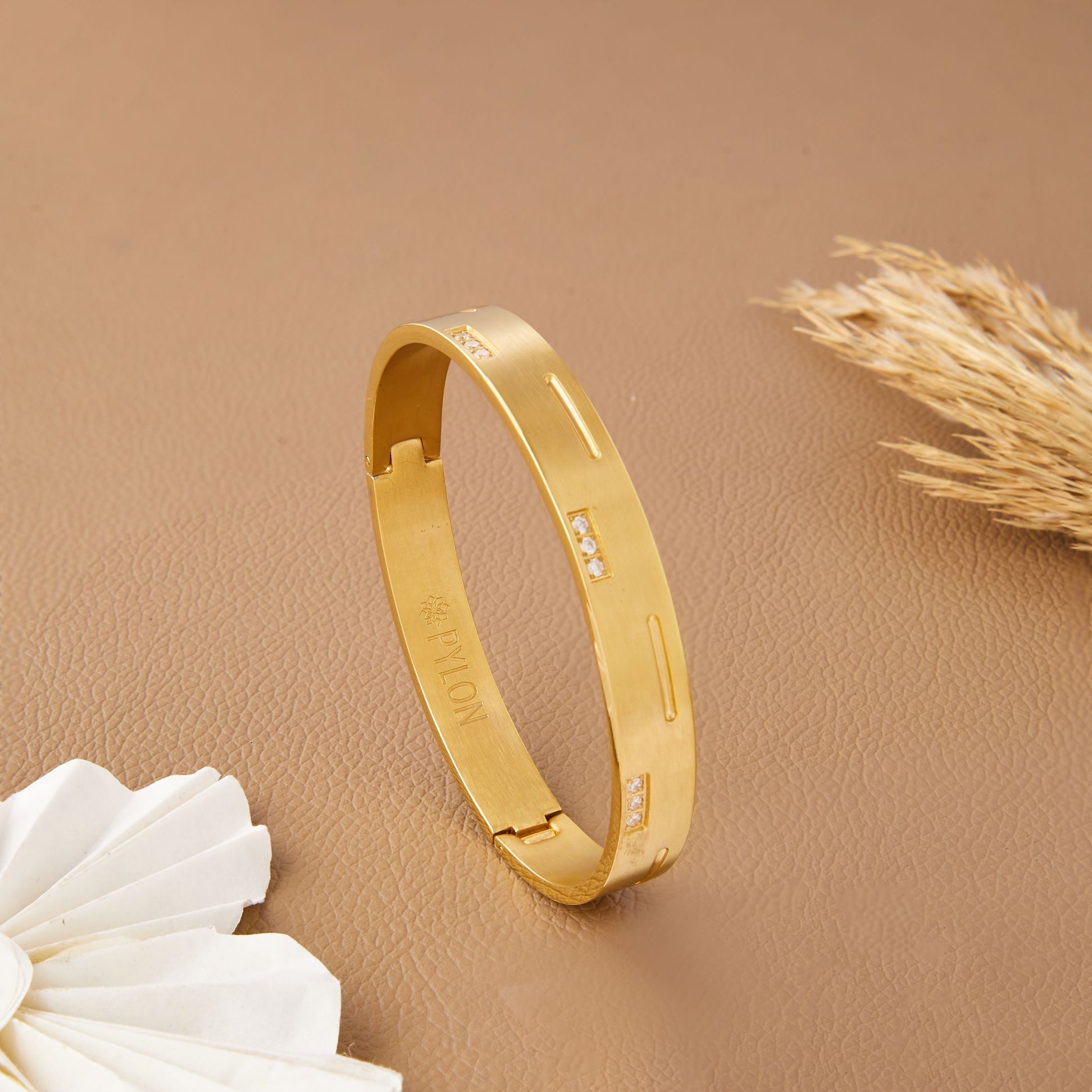 Diamond dash in gold Bracelet
