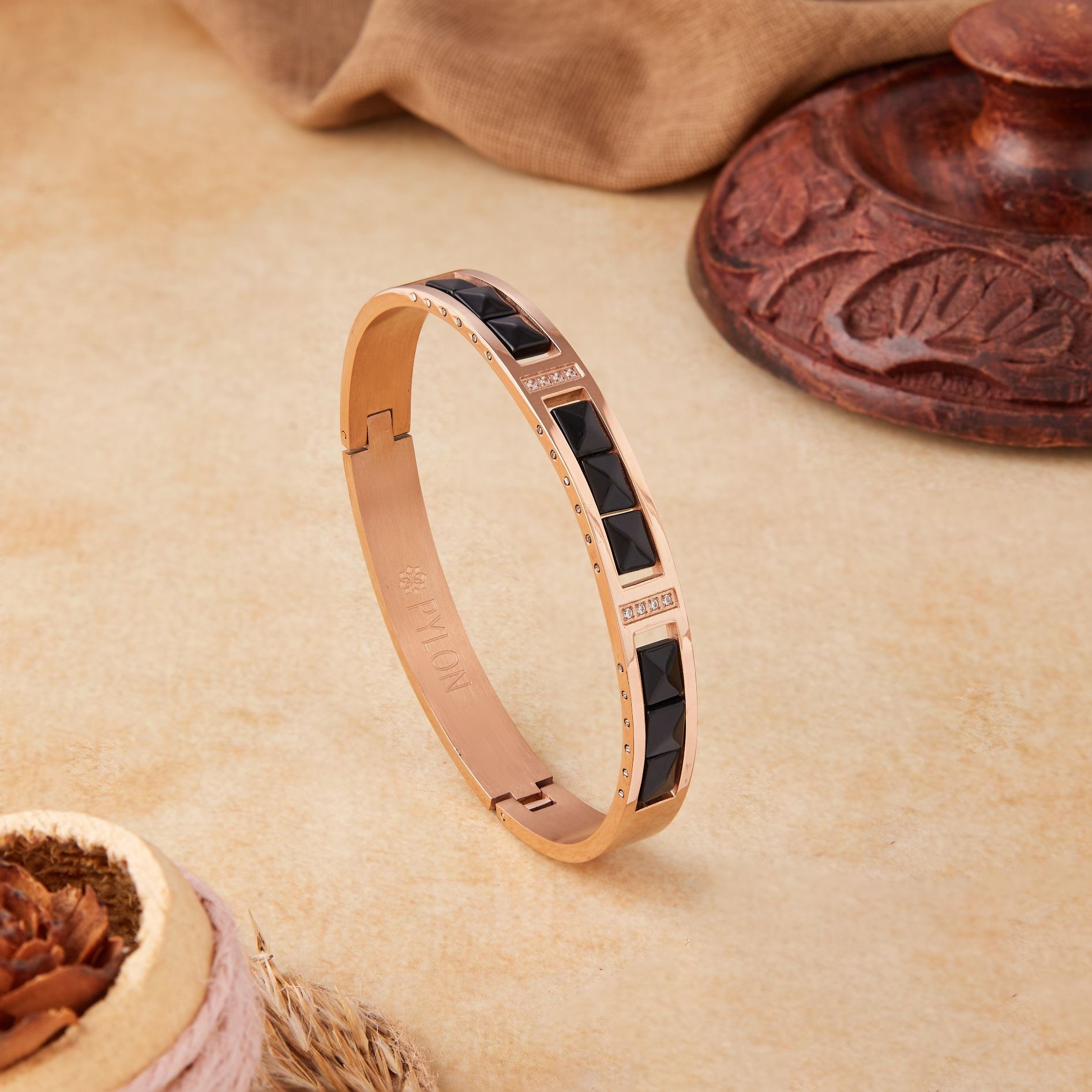 Elegance noir in rose gold Bracelet