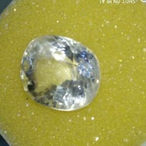 0.180ct oval white sapphire