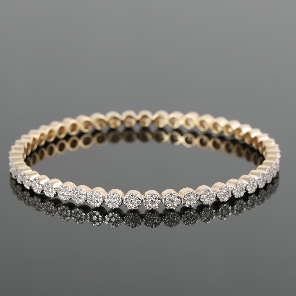 18kt yellow gold designer diamond bangle