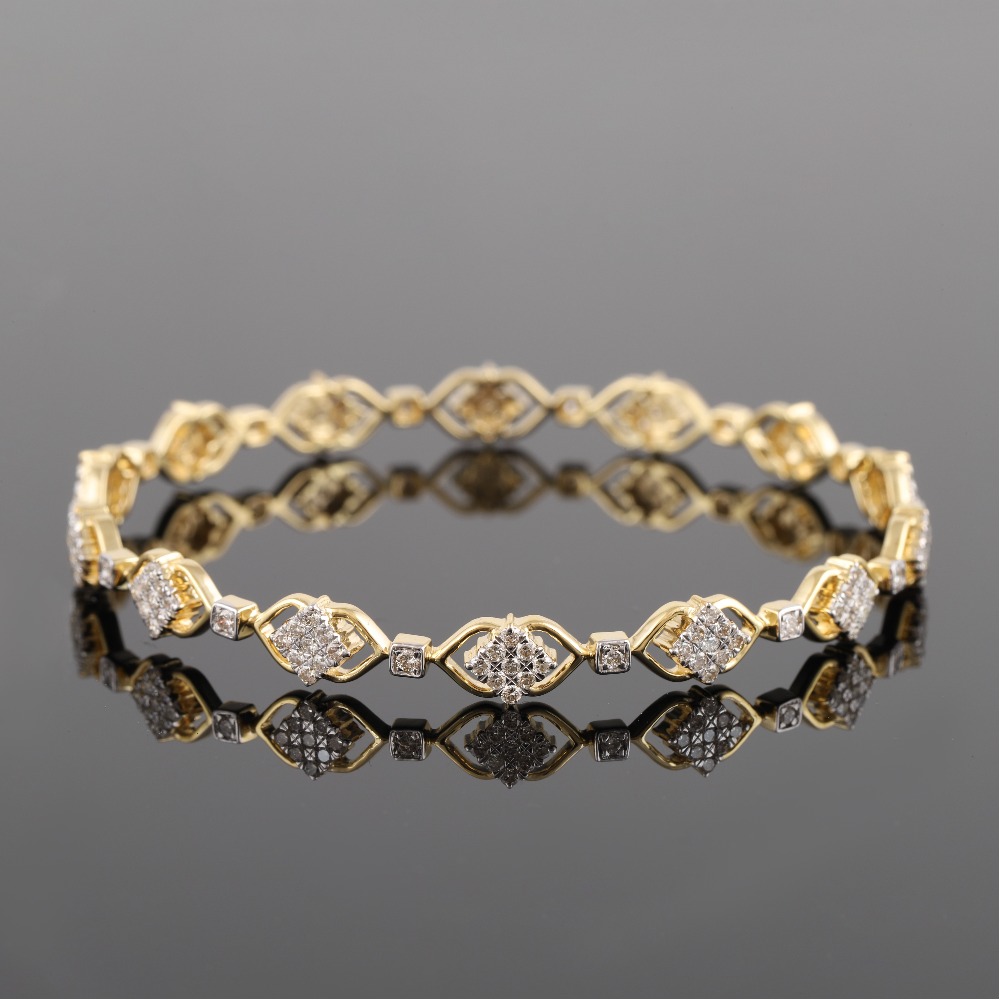 18kt yellow gold designer diamond bangle