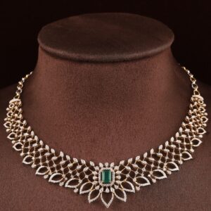 18kt yellow gold pan shaped diamond necklace