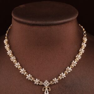18kt yellow gold flower shaped diamond necklace