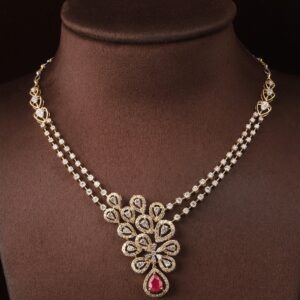 18kt yellow gold flower shaped  diamond necklace