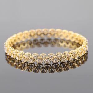 18kt yellow gold designer diamond bangle