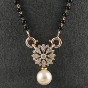 18kt yellow gold flower shaped diamond mangalstra