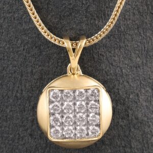 18kt square shaped diamond pendant