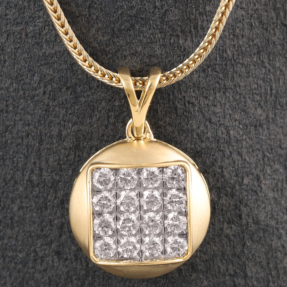 18kt square shaped diamond pendant
