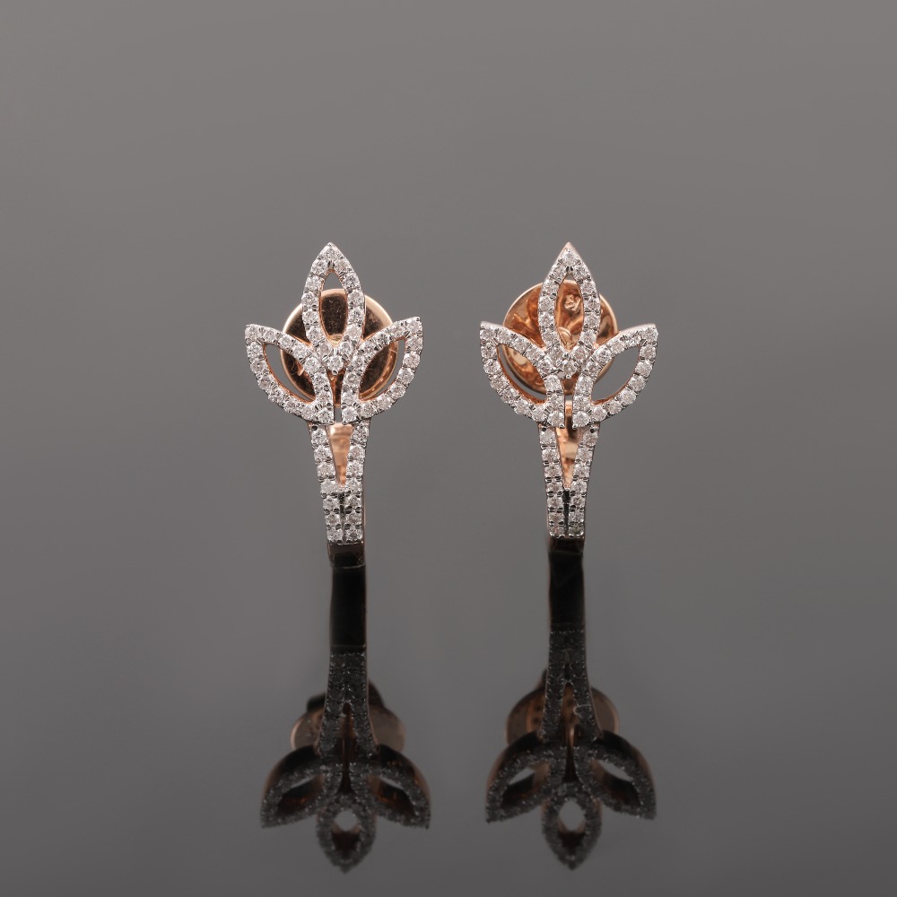 18kt yellow gold pan shaped diamond bali earrings