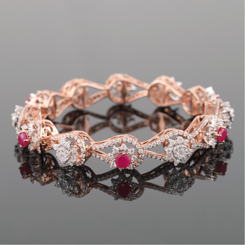 18Kt Gold Gorgeous Design Diamond Bracelet