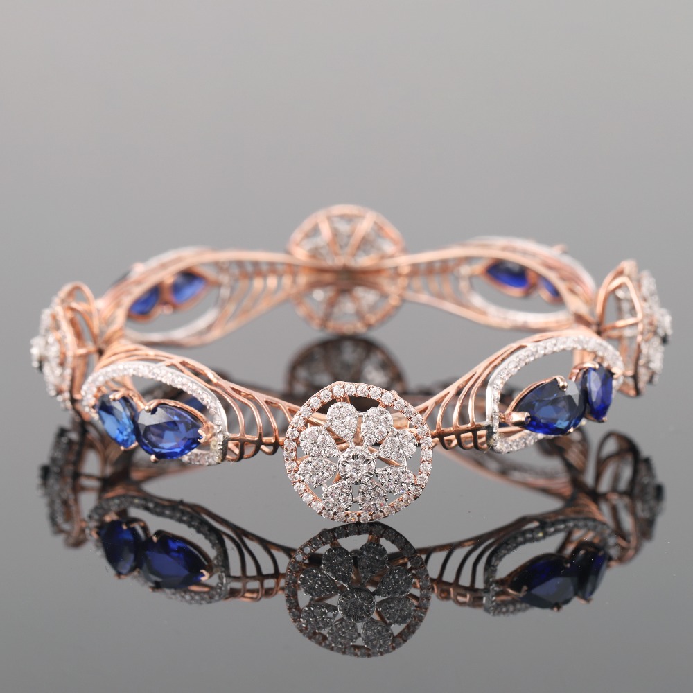 18Kt Gold Designer Diamond Bracelet