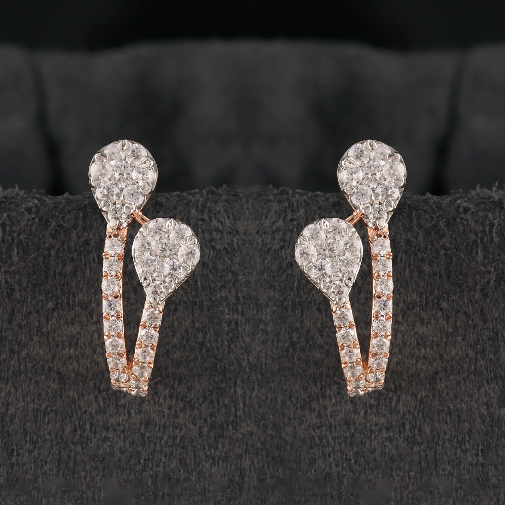18Kt Gold Flair Diamond Earring