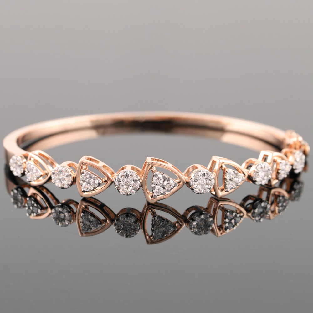 18Kt Gold Designer Diamond Bracelet