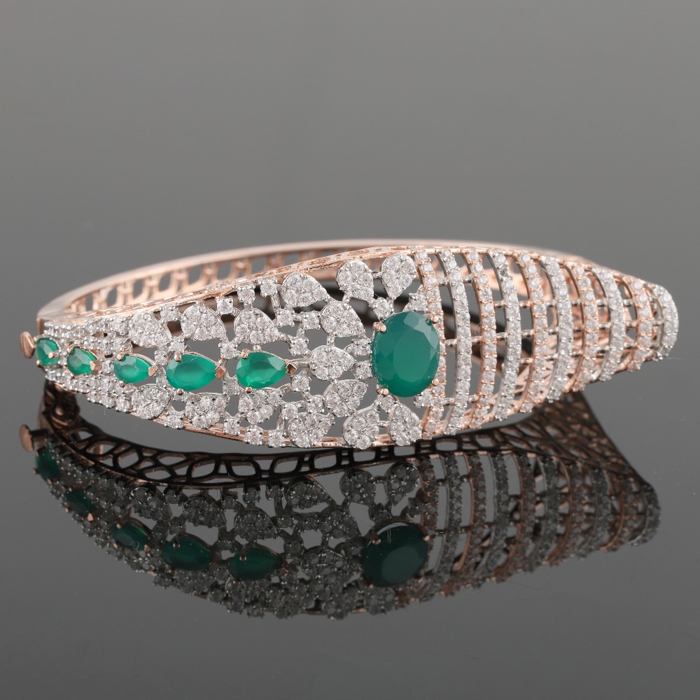18Kt Gold Floral Diamond Bracelet