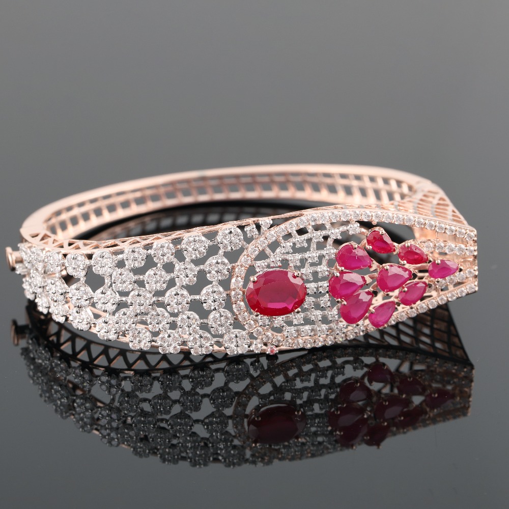 18Kt Gold Stylish Diamond Bracelet