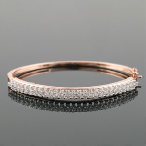 18Kt Gold Pretty Diamond Bracelet
