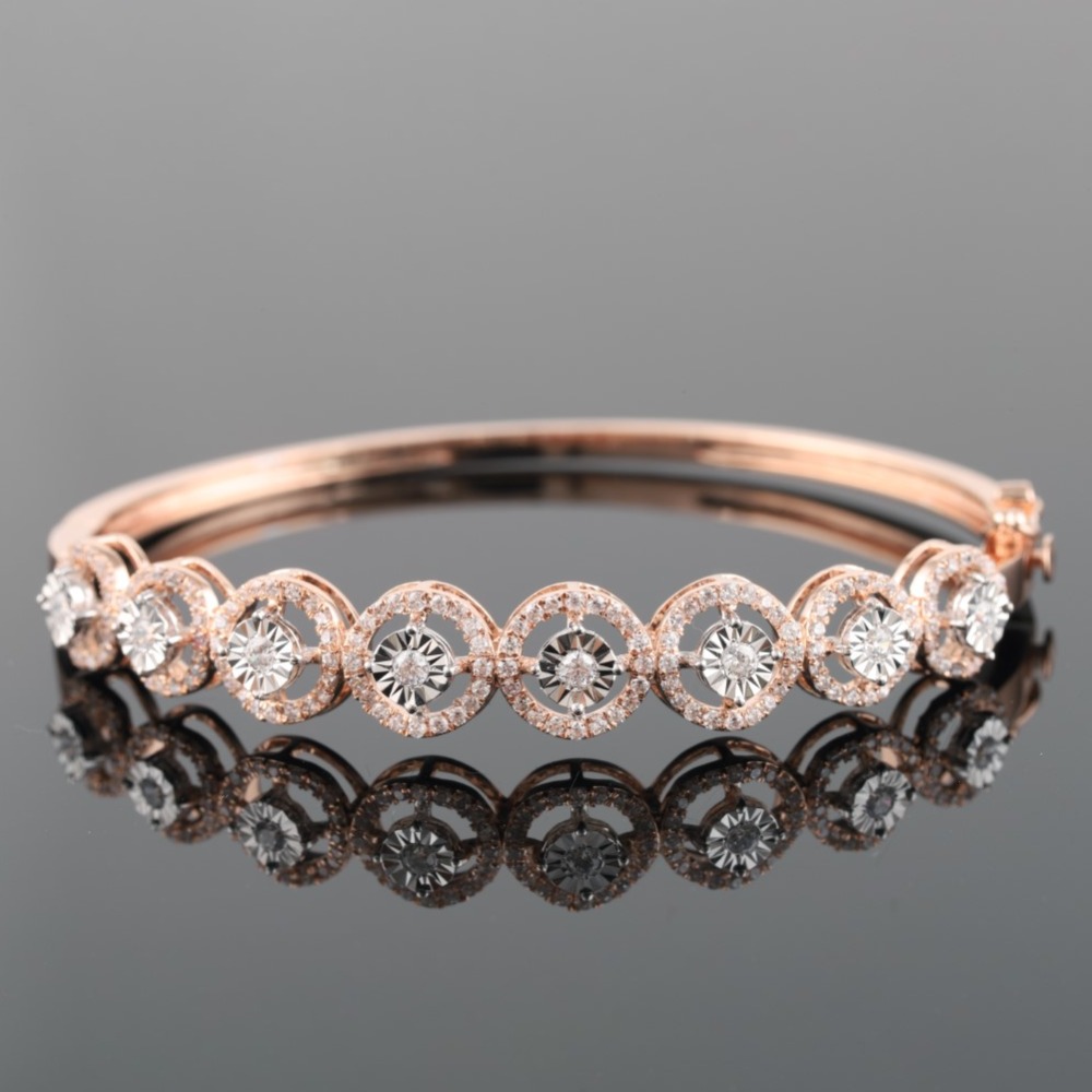 18Kt Gold Trending Diamond Bracelet