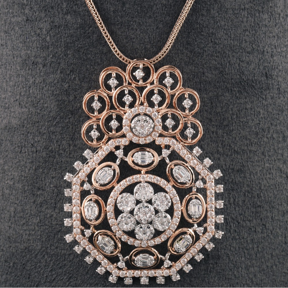 18K Gold Beautiful Diamond Pendant