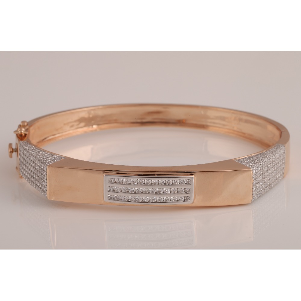18KT Gold Sparkling Diamond Bracelet