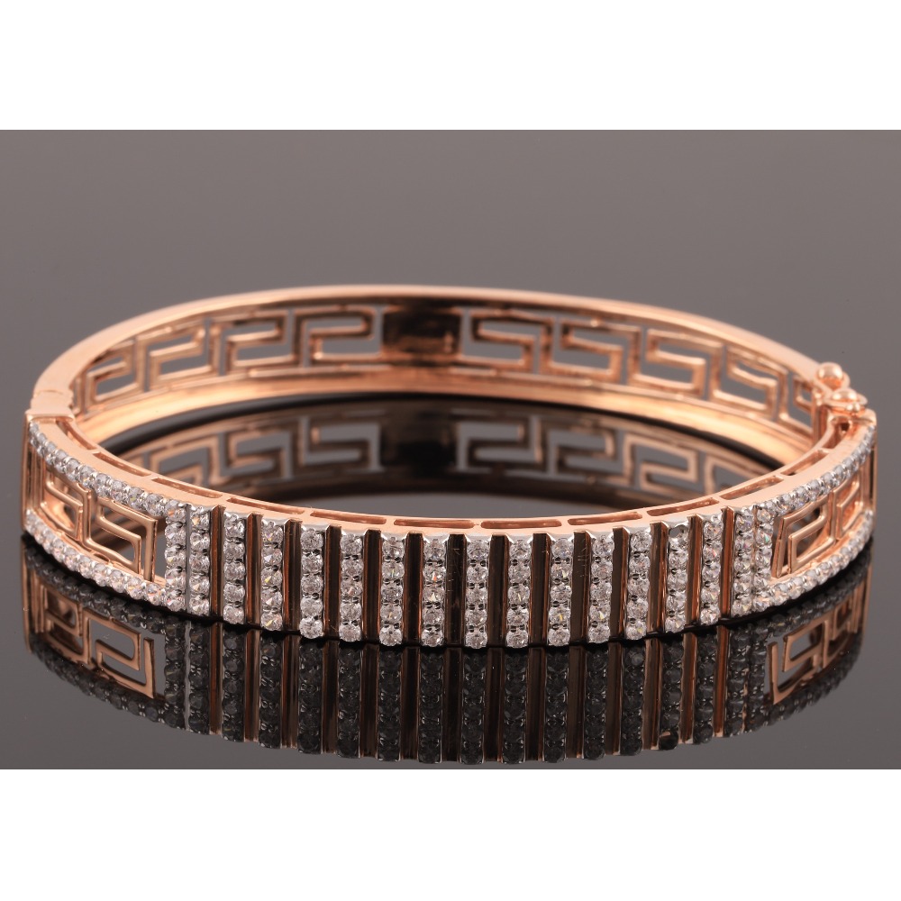 18KT Gold Unique Diamond Bracelet