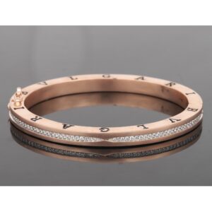 18KT Gold Unique Diamond Bracelet