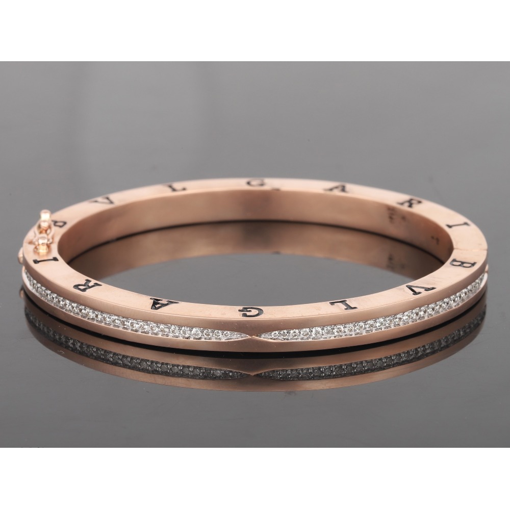 18KT Gold Unique Diamond Bracelet