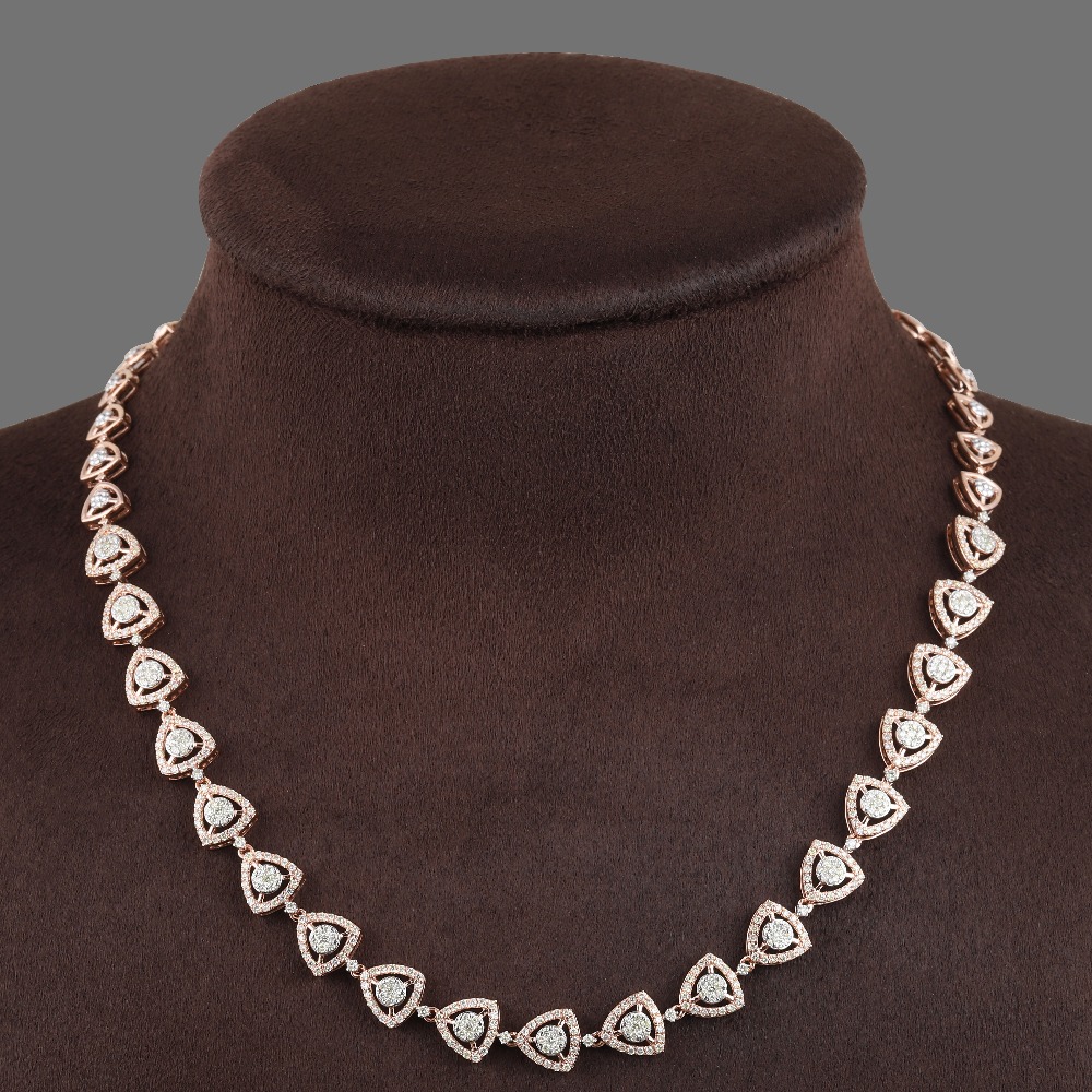 18KT Gold Pretty Diamond Necklace