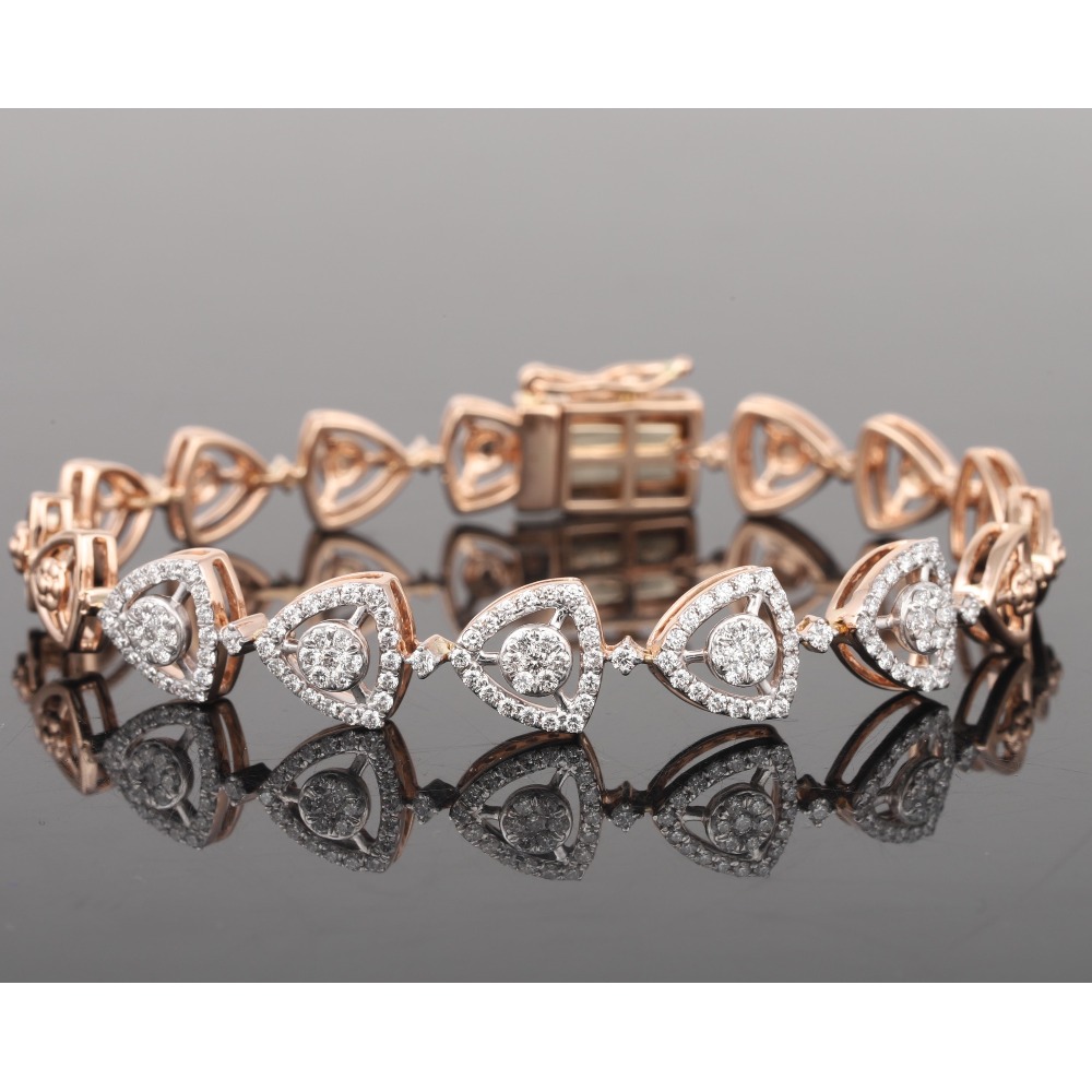 18kt gold triangle design diamond bracelet