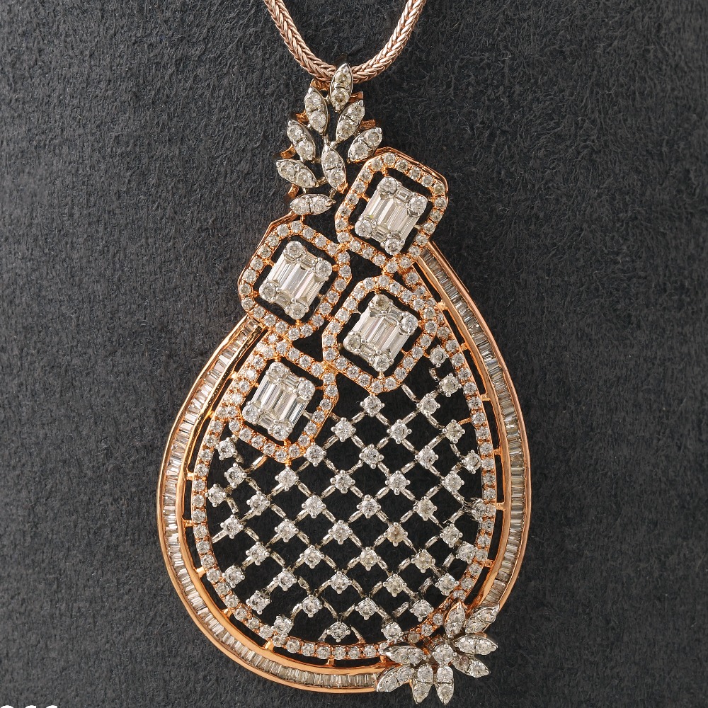 18KT Gold Delicate Diamond Pendant Set