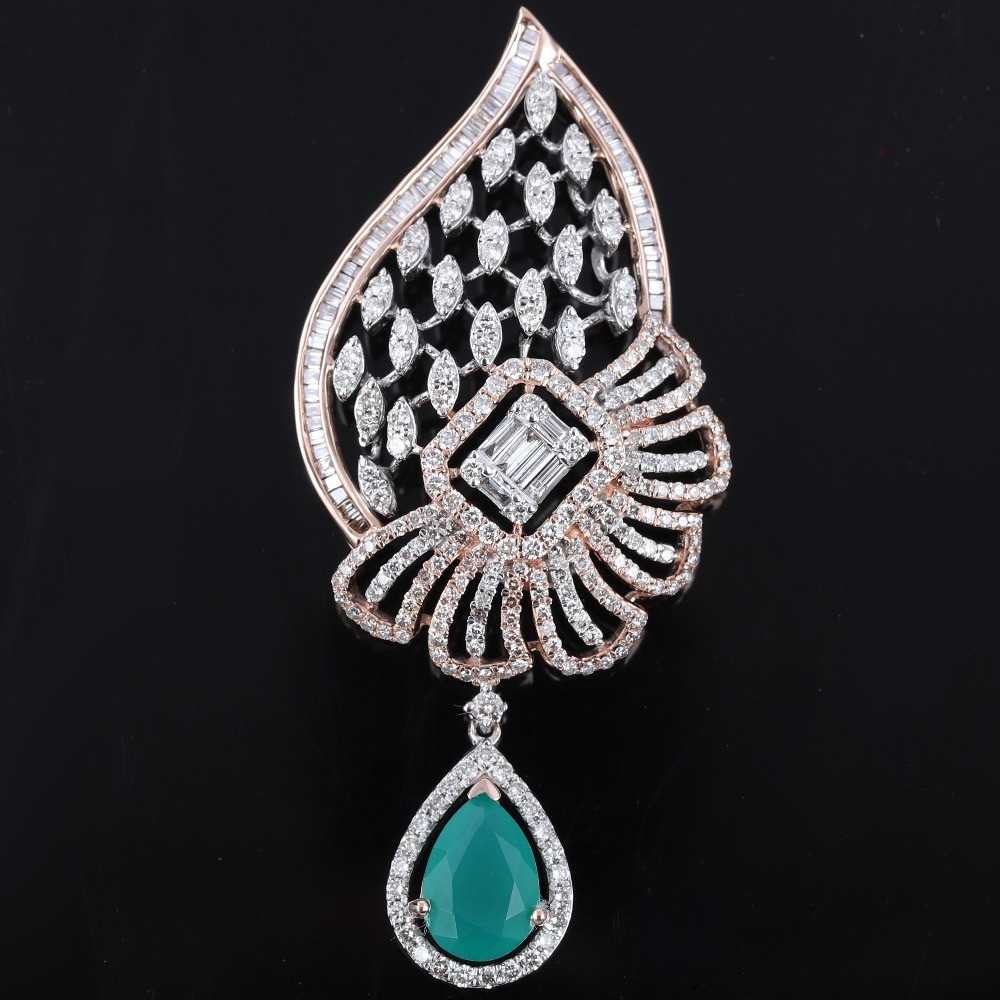 18KT Gold Grand Diamond Pendant Set