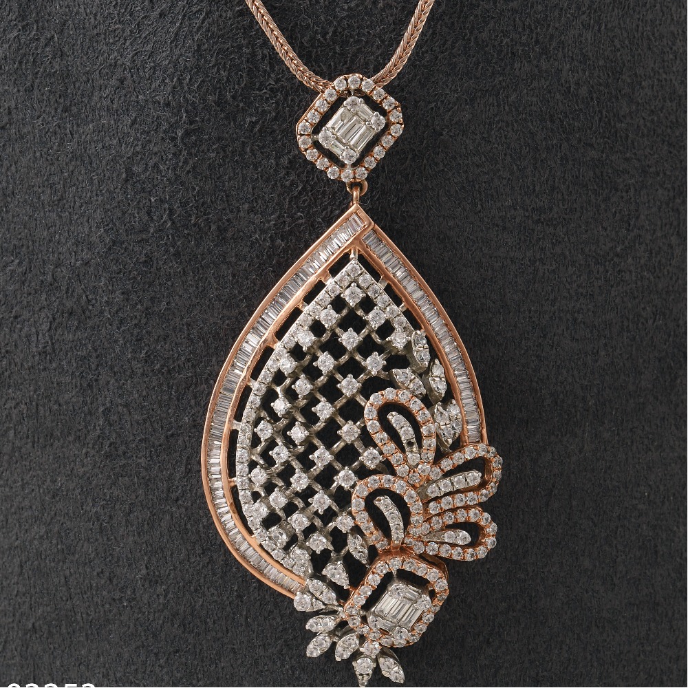18KT Gold Fine Diamond Pendant Set